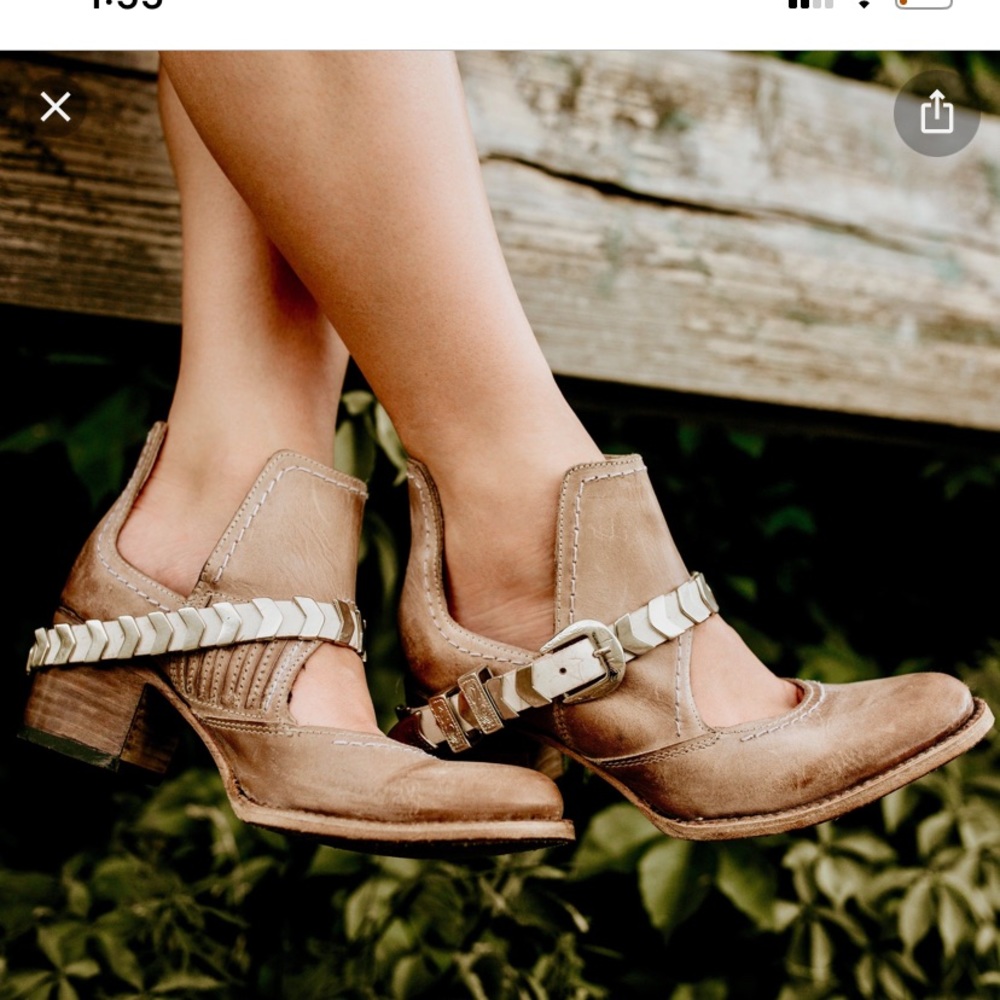Freebird ‘Blade’ booties in Taupe